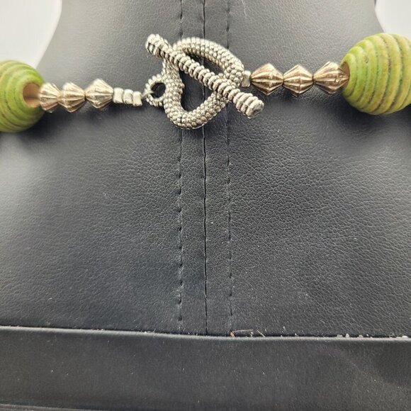 Vintage Green & Purple Beaded Necklace Barrel & Round Beads Heart Toggle Clasp - Picture 7 of 7